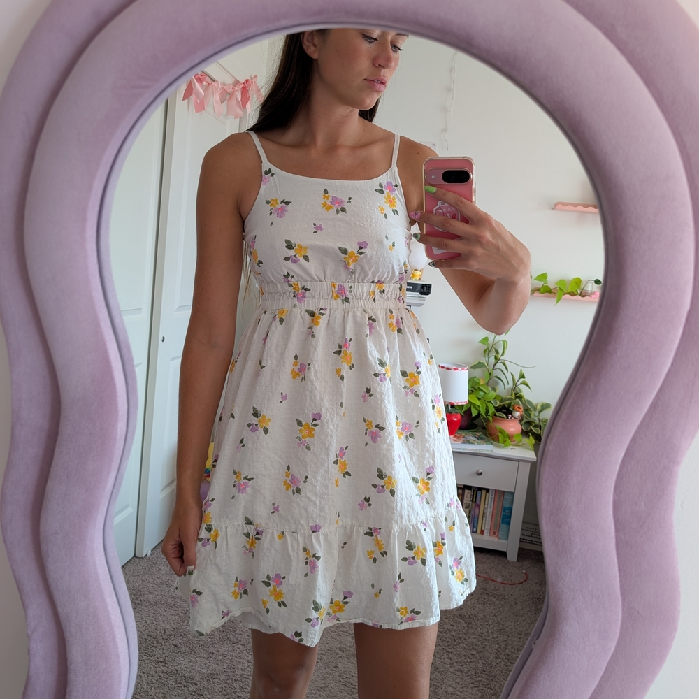 Playful Pretty Spring White Floral Dress Size Small